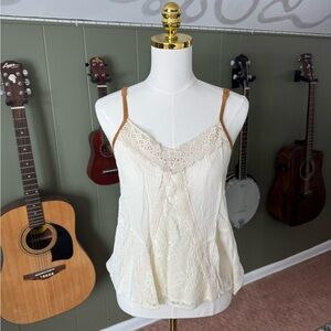 ✨ NEW Cream-Colored Lace Tank